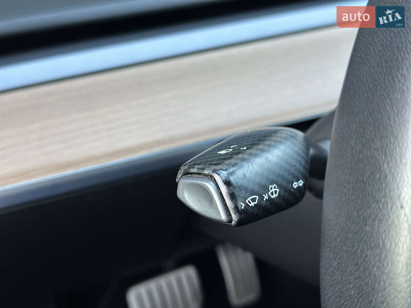 Седан Tesla Model 3 2019 в Тернополі