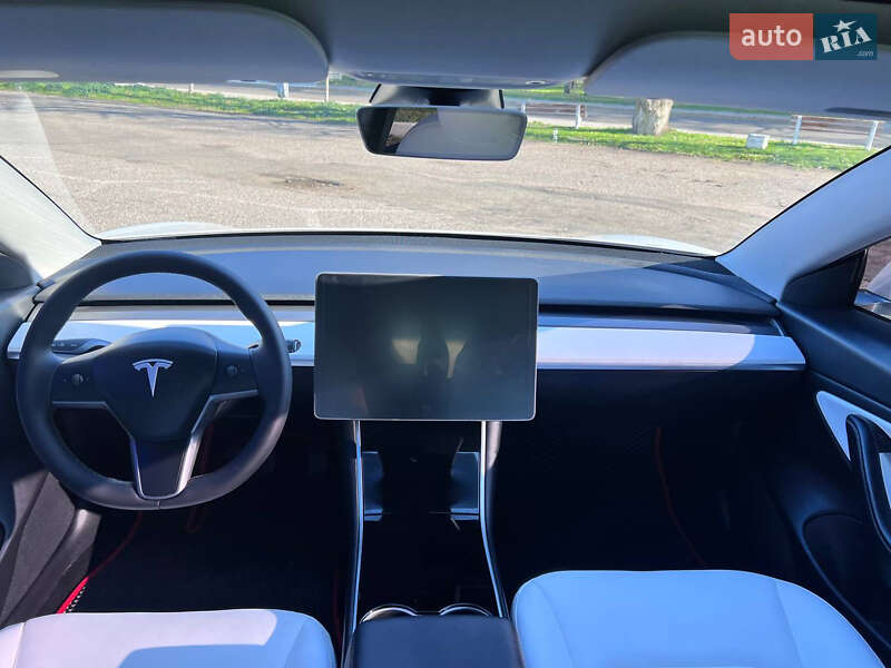 Седан Tesla Model 3 2020 в Одессе