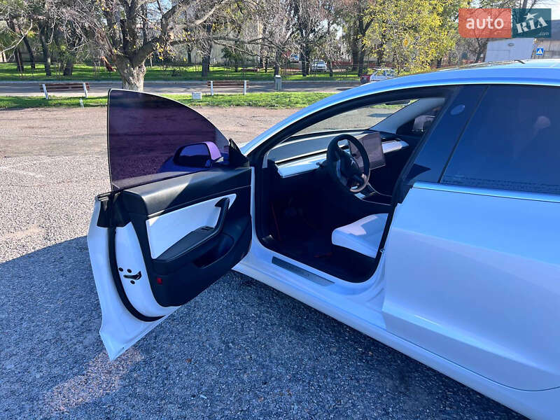 Седан Tesla Model 3 2020 в Одессе