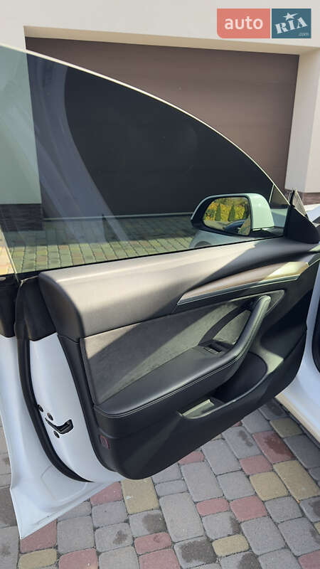 Седан Tesla Model 3 2022 в Києві