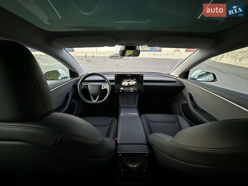 Седан Tesla Model 3 2024 в Львові