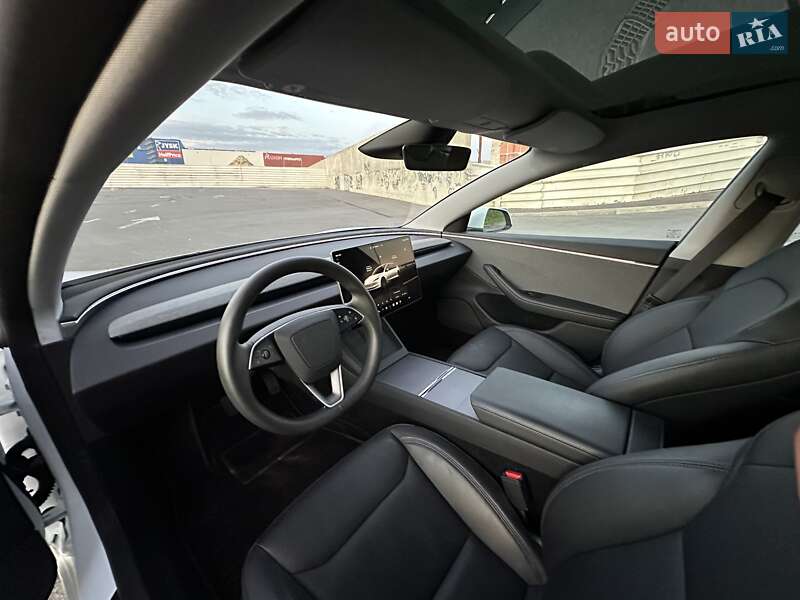 Седан Tesla Model 3 2024 в Львові