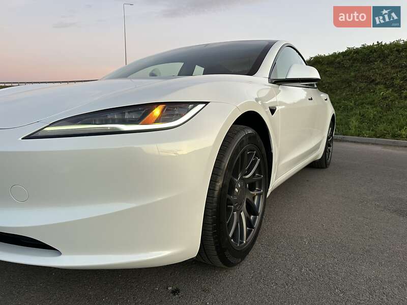 Седан Tesla Model 3 2024 в Львові