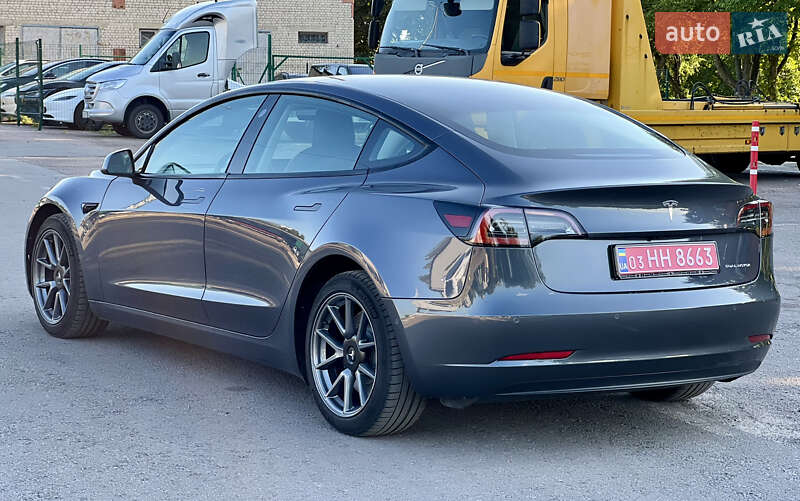 Седан Tesla Model 3 2021 в Рівному