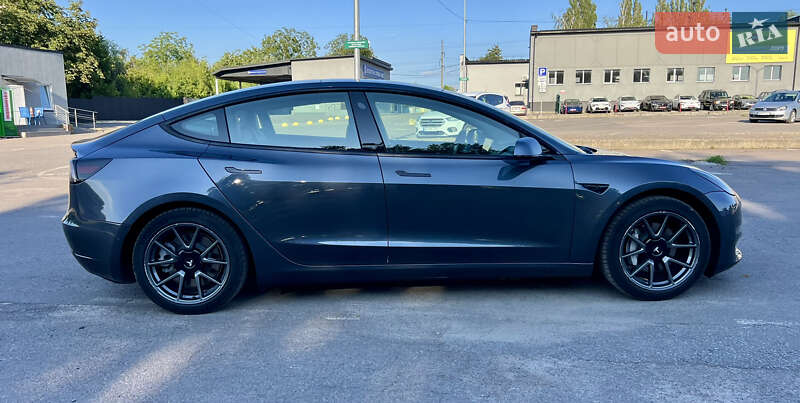 Седан Tesla Model 3 2021 в Рівному