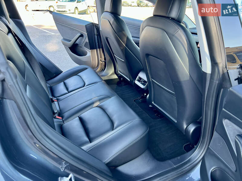 Седан Tesla Model 3 2021 в Рівному