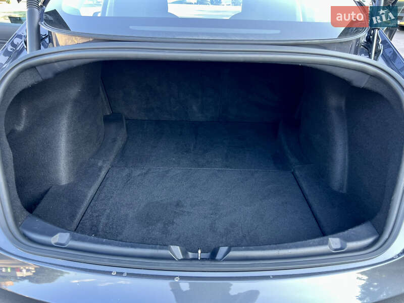 Седан Tesla Model 3 2021 в Рівному