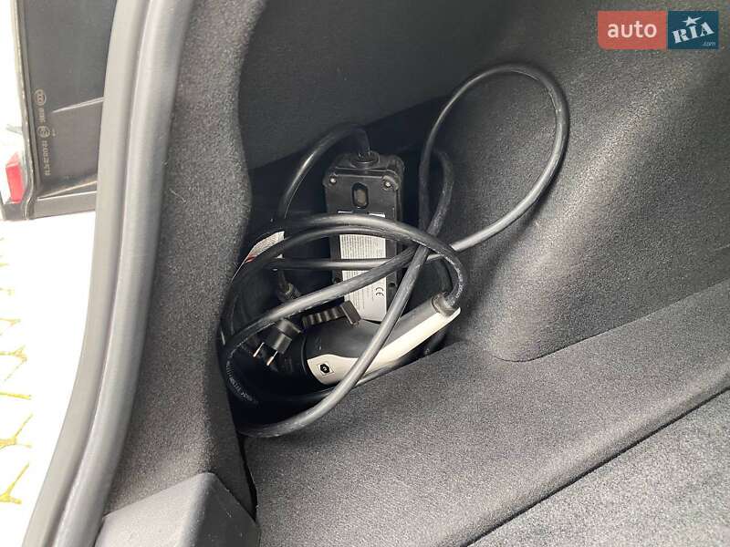 Седан Tesla Model 3 2019 в Львове