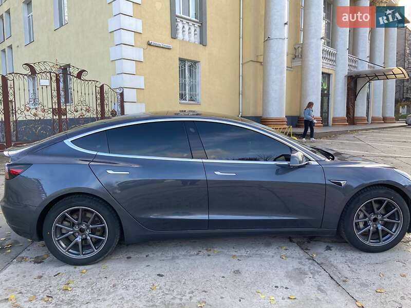 Седан Tesla Model 3 2018 в Каменском