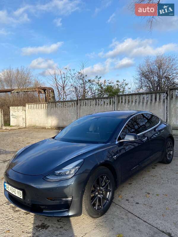 Седан Tesla Model 3 2018 в Каменском