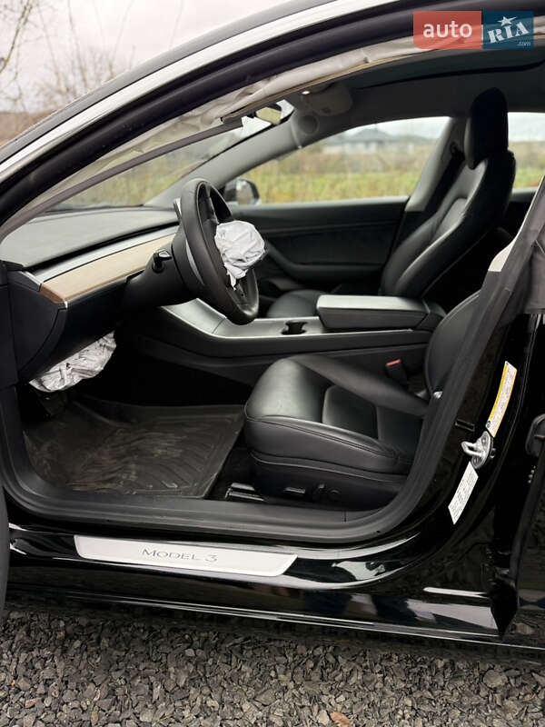 Седан Tesla Model 3 2020 в Луцьку
