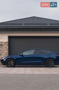 Седан Tesla Model 3 2021 в Черкасах