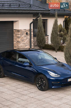 Седан Tesla Model 3 2021 в Черкасах