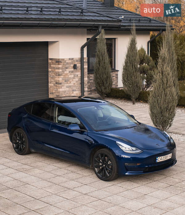 Седан Tesla Model 3 2021 в Черкасах