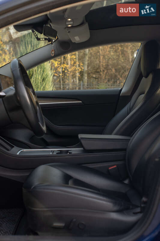 Седан Tesla Model 3 2021 в Черкасах