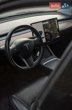 Седан Tesla Model 3 2021 в Черкассах