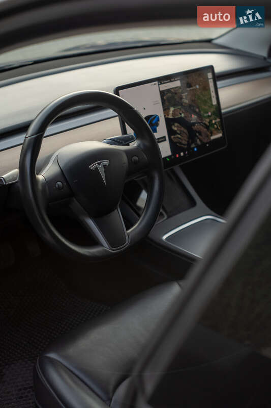 Седан Tesla Model 3 2021 в Черкасах