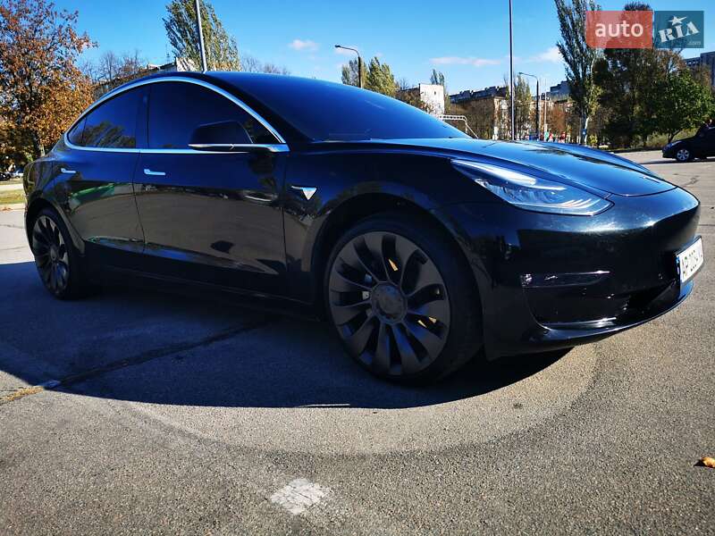 Седан Tesla Model 3 2019 в Запоріжжі