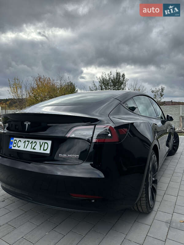 Седан Tesla Model 3 2021 в Львове