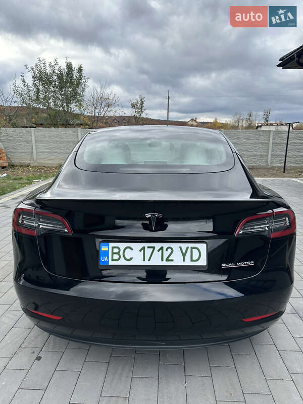 Седан Tesla Model 3 2021 в Львове
