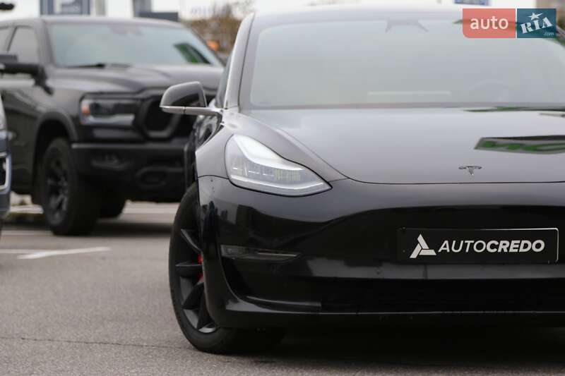 Седан Tesla Model 3 2019 в Киеве