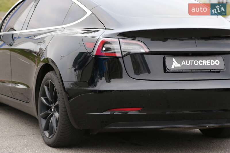 Седан Tesla Model 3 2019 в Киеве