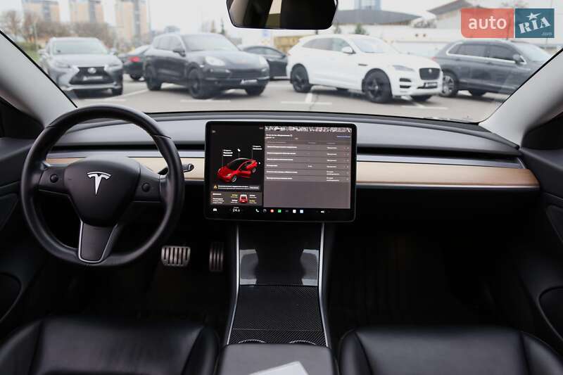 Седан Tesla Model 3 2019 в Киеве