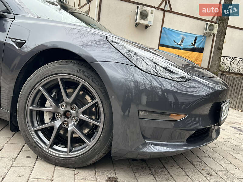 Седан Tesla Model 3 2021 в Киеве