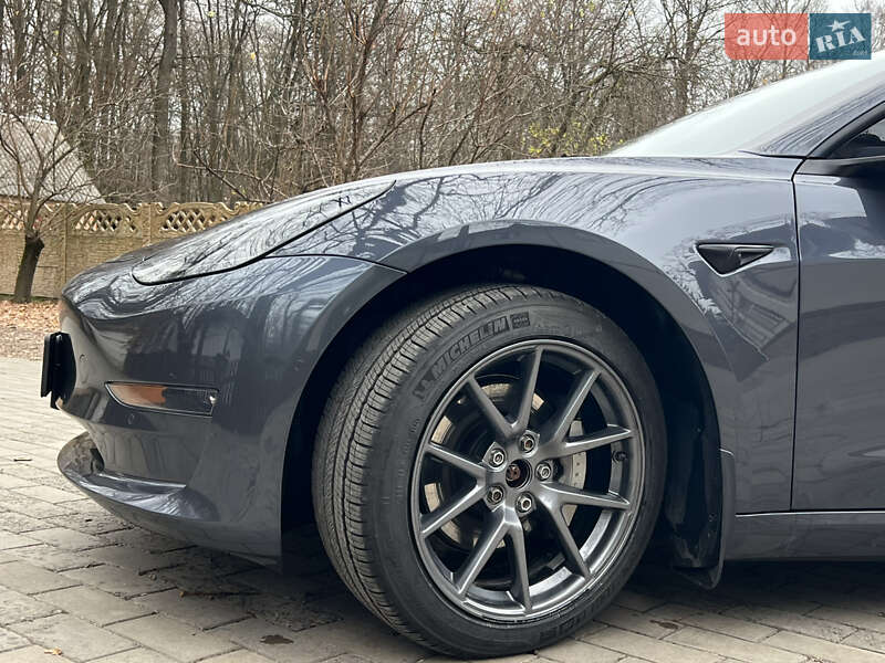 Седан Tesla Model 3 2021 в Киеве
