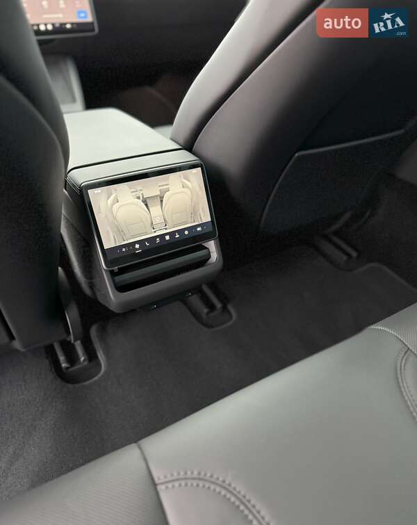 Седан Tesla Model 3 2025 в Києві