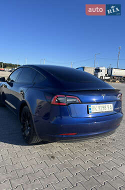 Седан Tesla Model 3 2022 в Ровно