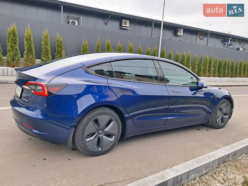 Седан Tesla Model 3 2021 в Львові