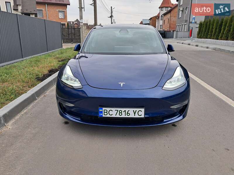 Седан Tesla Model 3 2021 в Львові