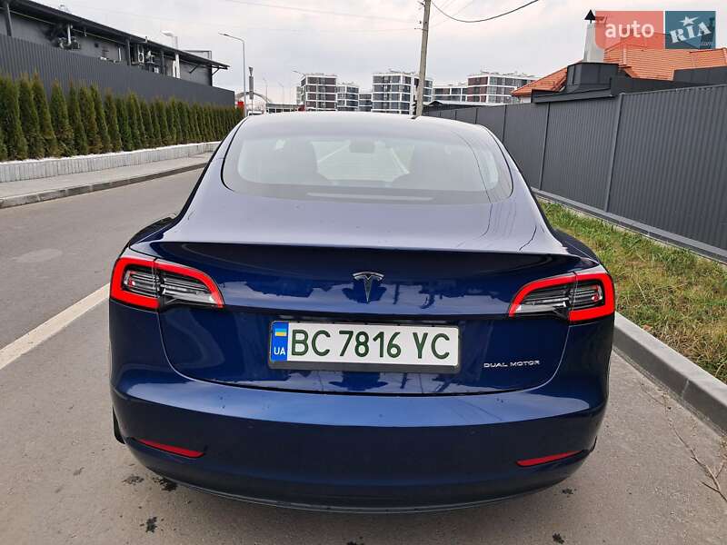 Седан Tesla Model 3 2021 в Львові