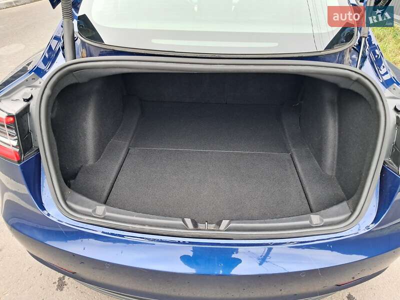 Седан Tesla Model 3 2021 в Львові