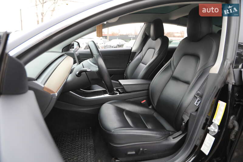 Седан Tesla Model 3 2019 в Харкові