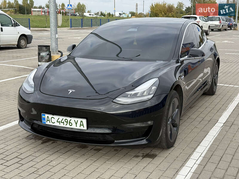 Седан Tesla Model 3 2019 в Нововолинську