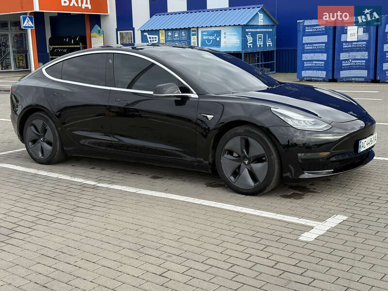 Седан Tesla Model 3 2019 в Нововолинську