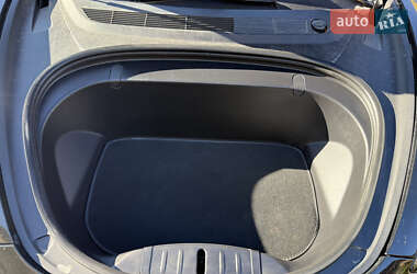 Седан Tesla Model 3 2019 в Нововолынске
