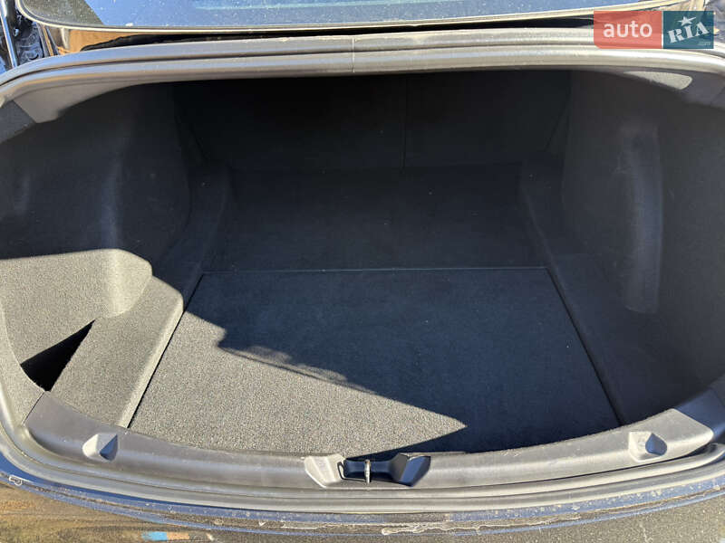 Седан Tesla Model 3 2019 в Нововолинську