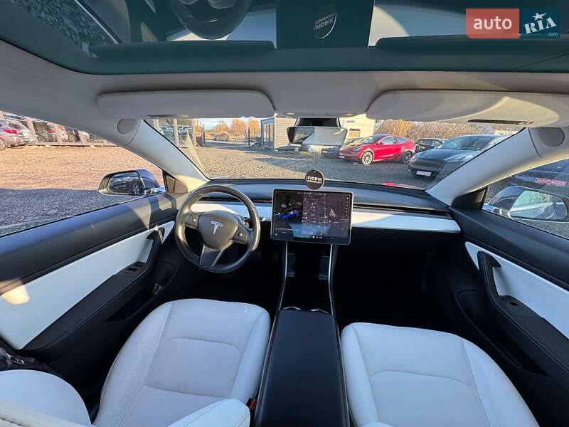 Седан Tesla Model 3 2018 в Луцьку