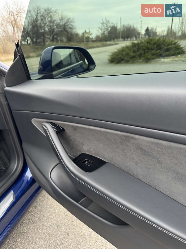 Седан Tesla Model 3 2020 в Днепре