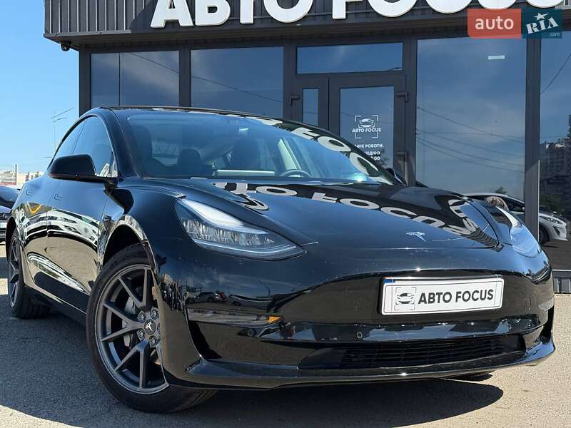 Седан Tesla Model 3 2020 в Києві