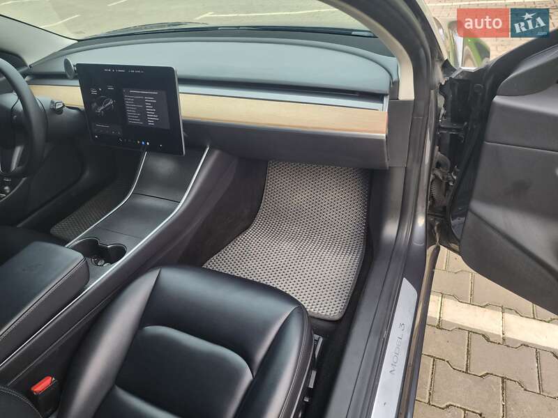 Седан Tesla Model 3 2018 в Одесі фото 20 Седан Tesla Model 3 2018 в Одесі