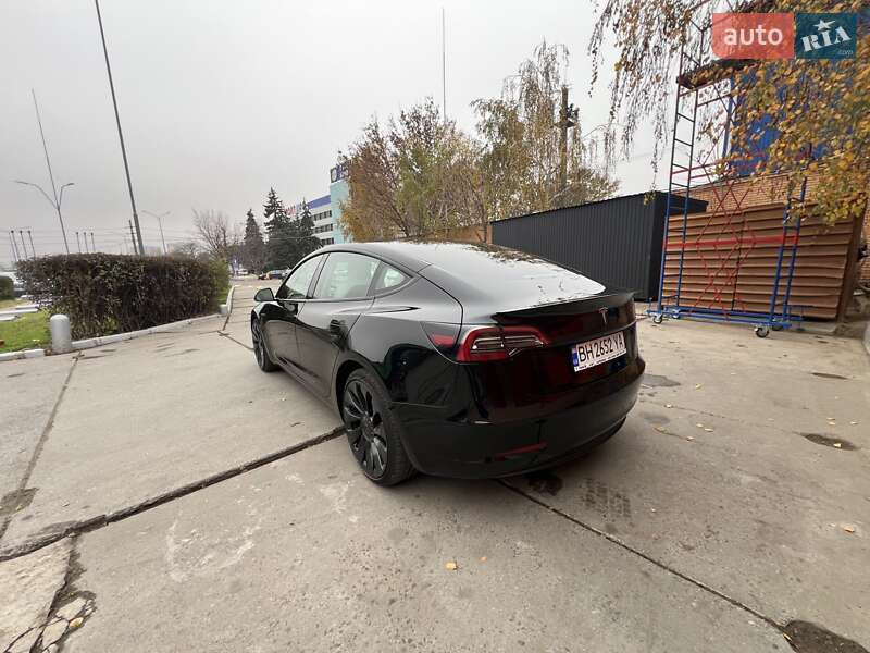 Седан Tesla Model 3 2023 в Одесі