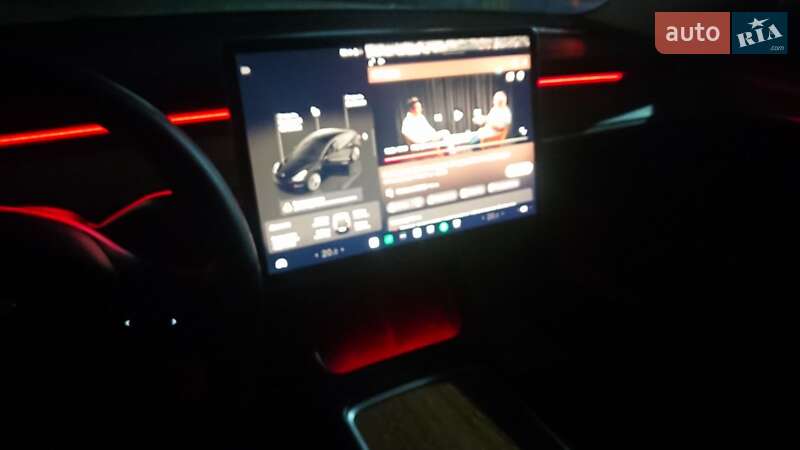 Седан Tesla Model 3 2022 в Івано-Франківську