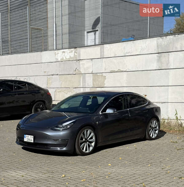 Седан Tesla Model 3 2018 в Киеве