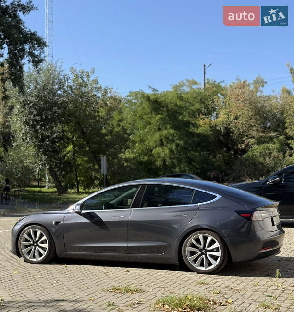 Седан Tesla Model 3 2018 в Киеве
