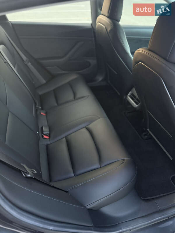 Седан Tesla Model 3 2018 в Киеве