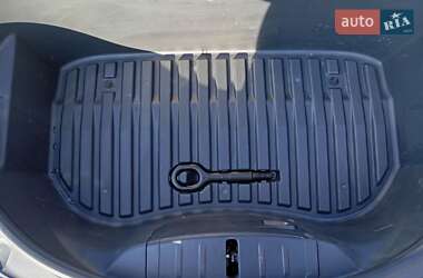 Седан Tesla Model 3 2020 в Луцке